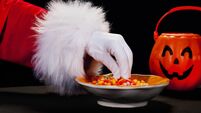 Santa Claus Hand - Trick or treat